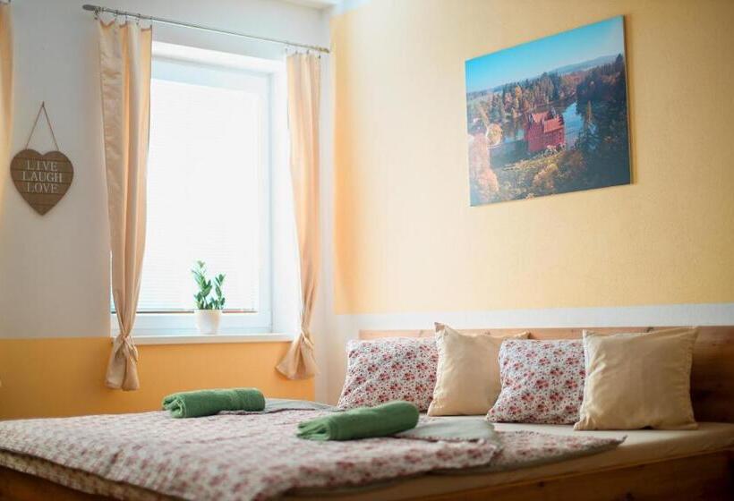 컴포트 트리플 룸, Penzion Zlatovláska U Zámku červená Lhota