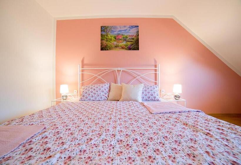 장애인을 위한 킹사이즈 침대 스탠다드 룸, Penzion Zlatovláska U Zámku červená Lhota