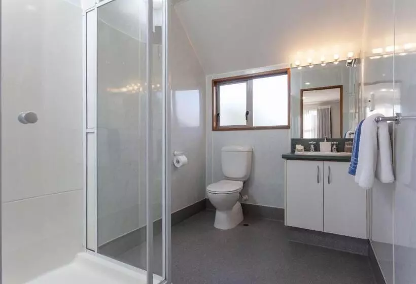 Standard-studio, Amross Motel
