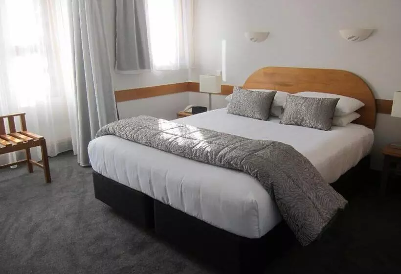 Standard-studio, Amross Motel