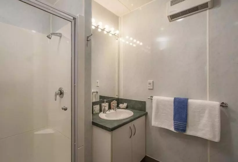 Standard-studio, Amross Motel