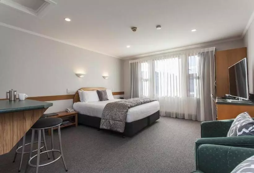 Standard-studio, Amross Motel