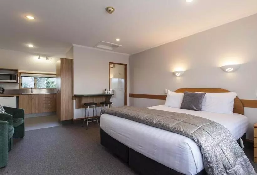 Standard-studio, Amross Motel