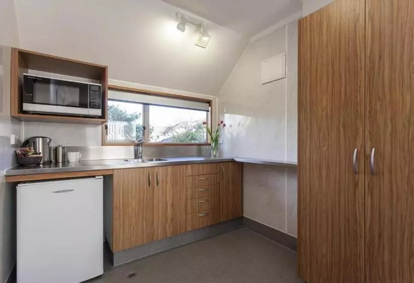 Standard-studio, Amross Motel