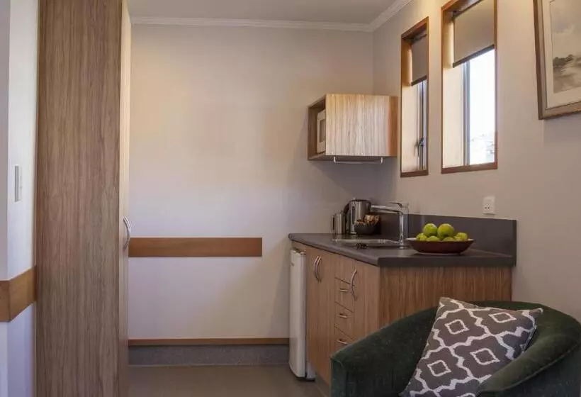 Standard-studio, Amross Motel