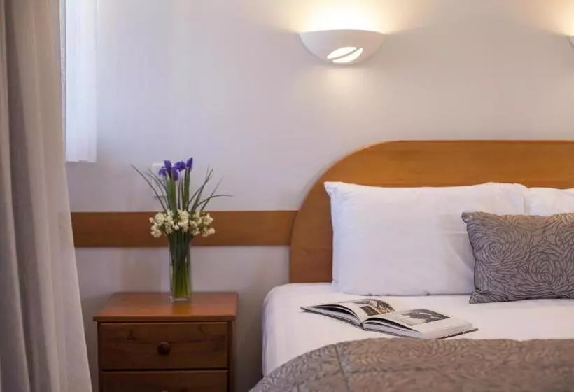 Standard-studio, Amross Motel