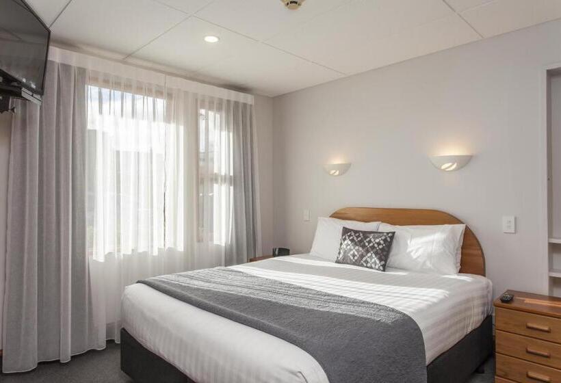 شقة غرفتين, Amross Motel