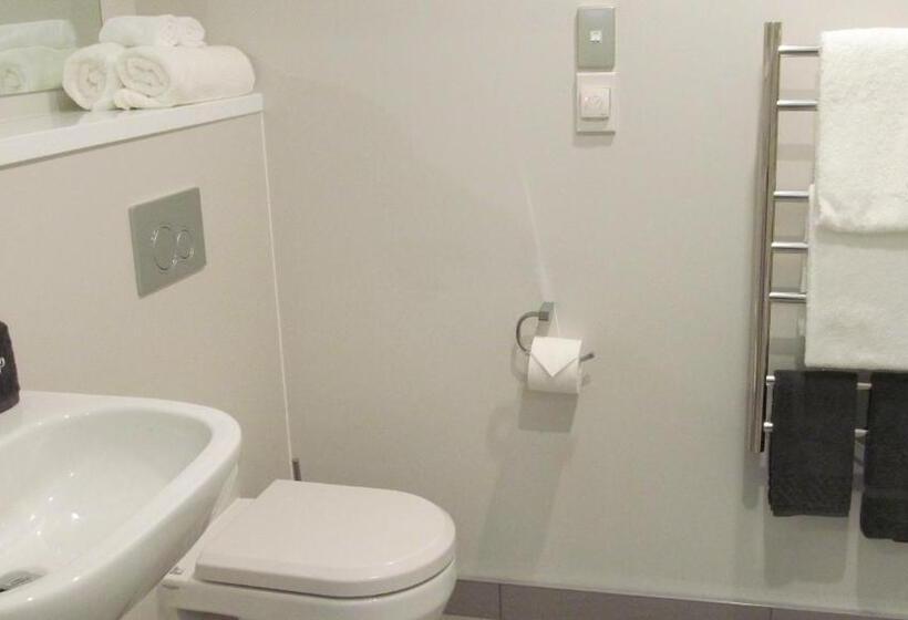 סטודיו אקזקיוטיב, Amross Motel