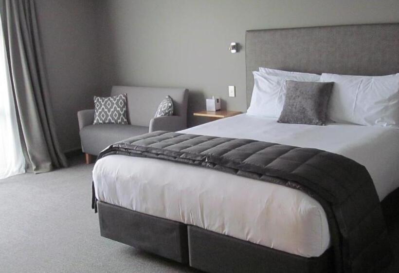 סטודיו אקזקיוטיב, Amross Motel