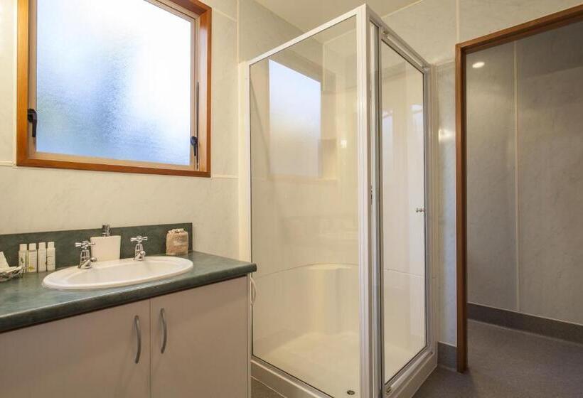 شقة غرفة واحدة, Amross Motel