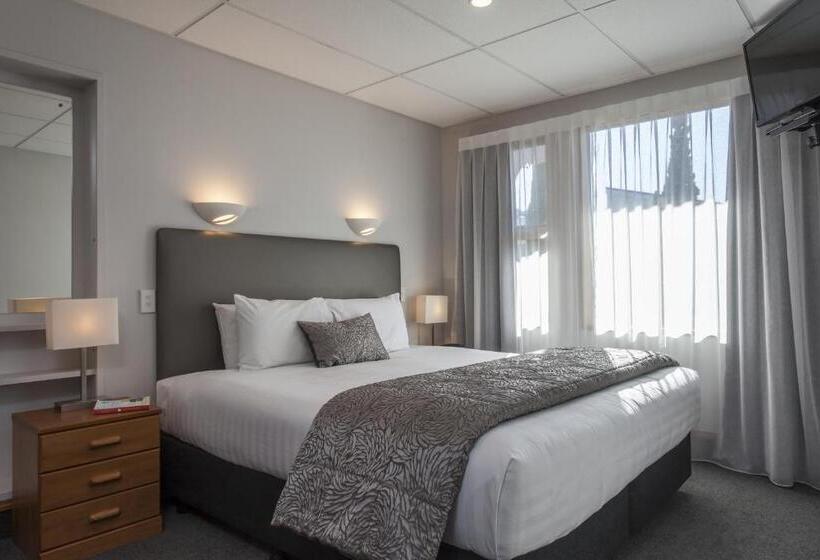 شقة غرفة واحدة, Amross Motel