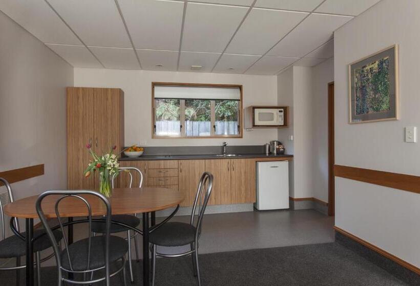 شقة غرفة واحدة, Amross Motel