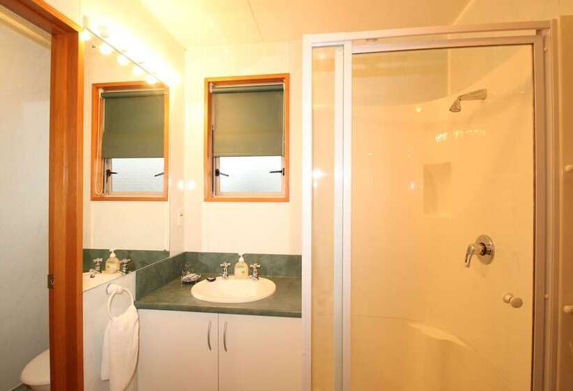 דירת שני חדרים, Amross Motel