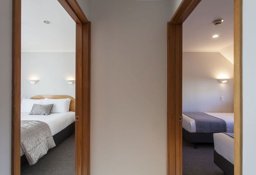 דירת שני חדרים, Amross Motel