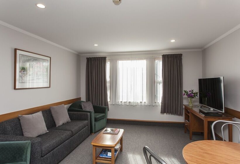 شقة غرفتين, Amross Motel