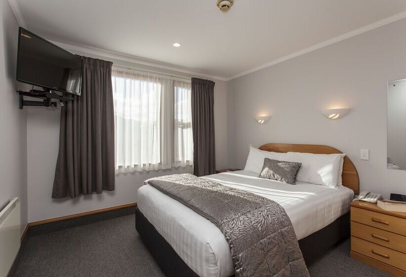 דירת שני חדרים, Amross Motel