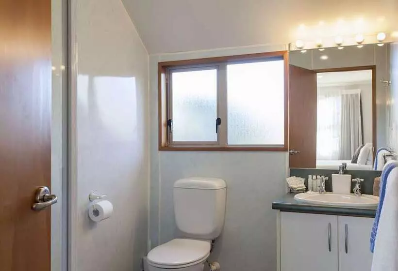 Standard-studio, Amross Motel