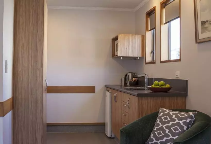 Standard-studio, Amross Motel
