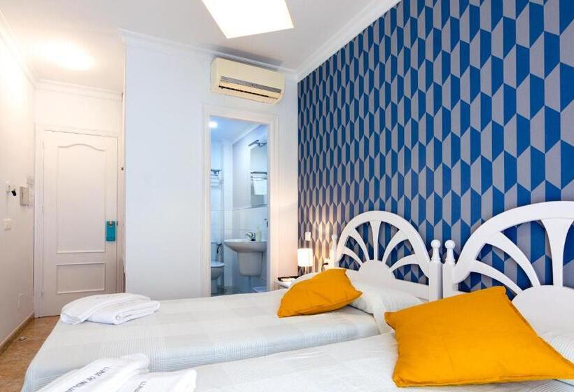 스탠다드 룸, Hostal Luna De Nerja