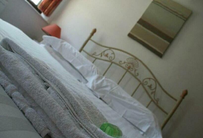 غرفة قياسية, Beverley Inn &