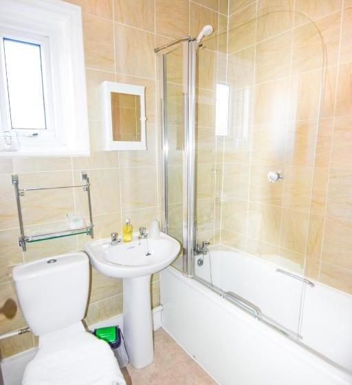 غرفة قياسية ثلاثية, Eastbourne Reymar