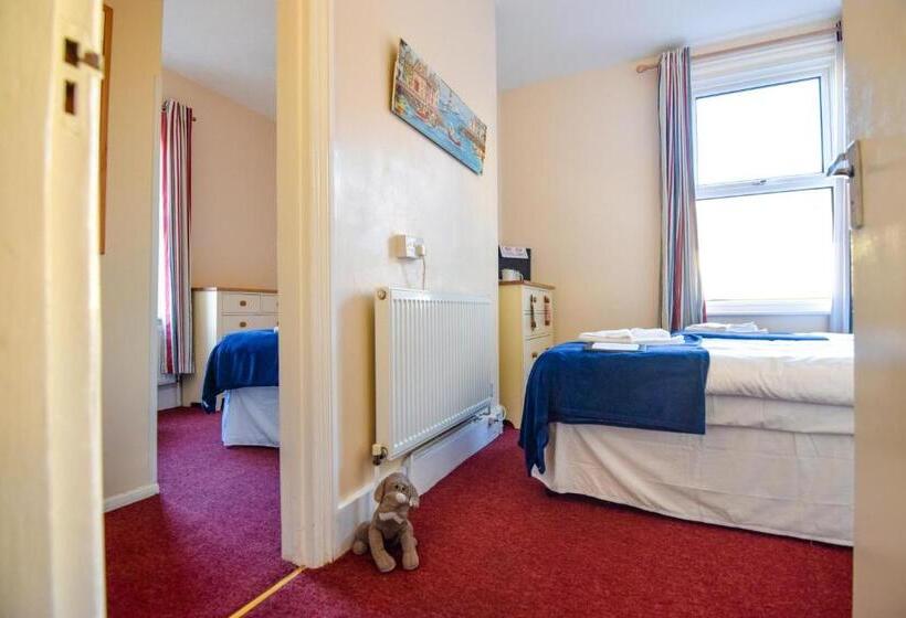 غرفة قياسية ثلاثية, Eastbourne Reymar