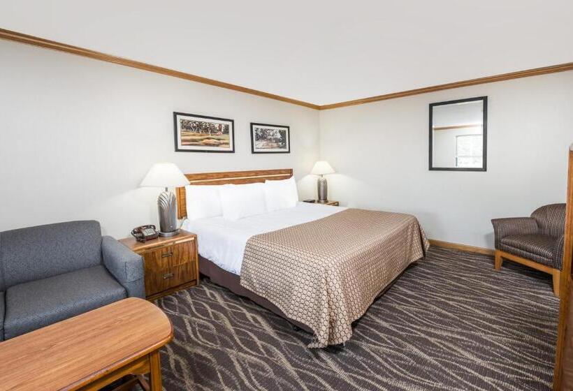 غرفة ديلوكس سرير كينج, Knights Inn Jacksonville