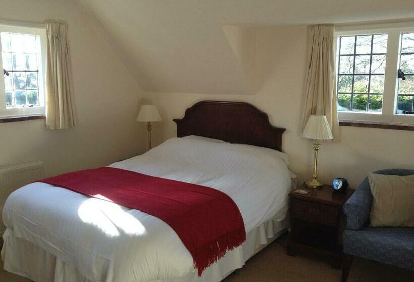 غرفة قياسية, Little Court