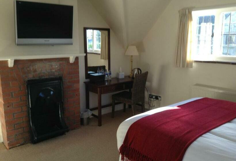 غرفة قياسية, Little Court