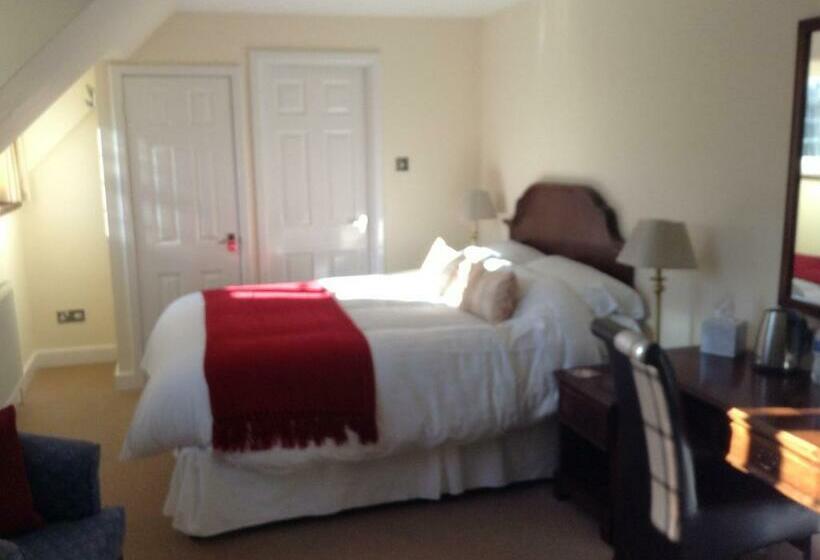 غرفة قياسية, Little Court