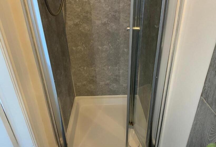 اتاق لوکس با تخت بزرگ, Montfort Cottage Guest House