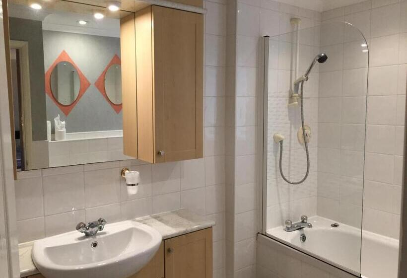 חדר סטנדרט, String Of Horses