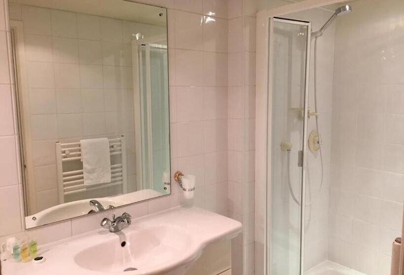 חדר סטנדרט, String Of Horses