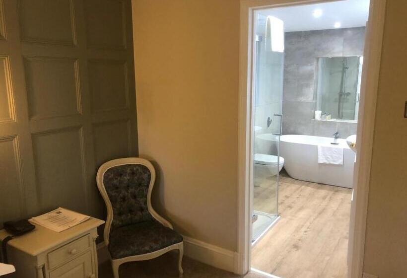 חדר סופריור, String Of Horses