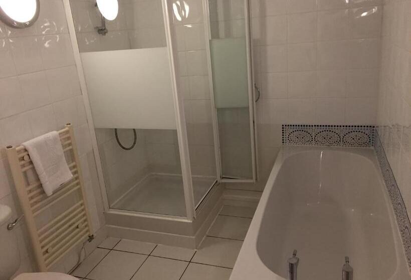 חדר סטנדרט, String Of Horses