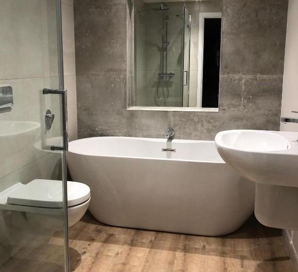 חדר סטנדרט, String Of Horses