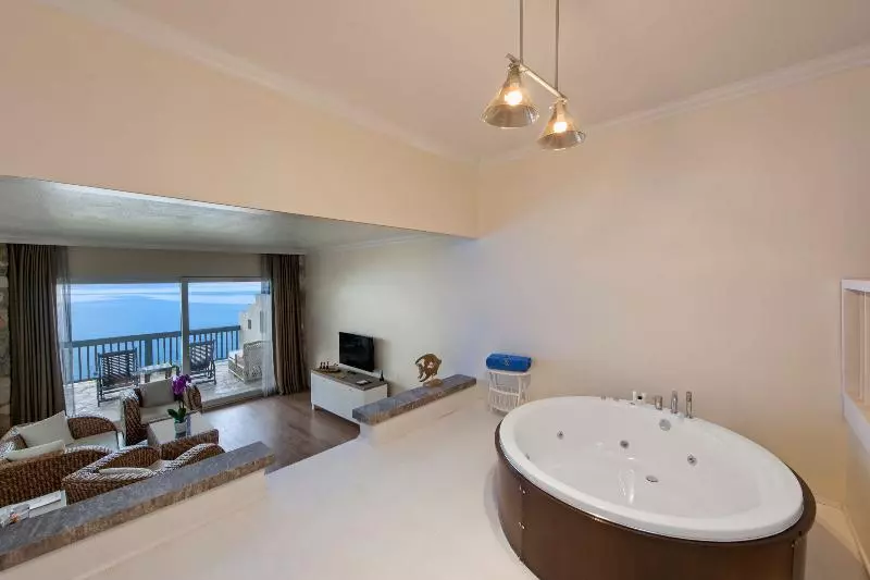 سوییت سوپریور, Sarpedor Boutique Hotel