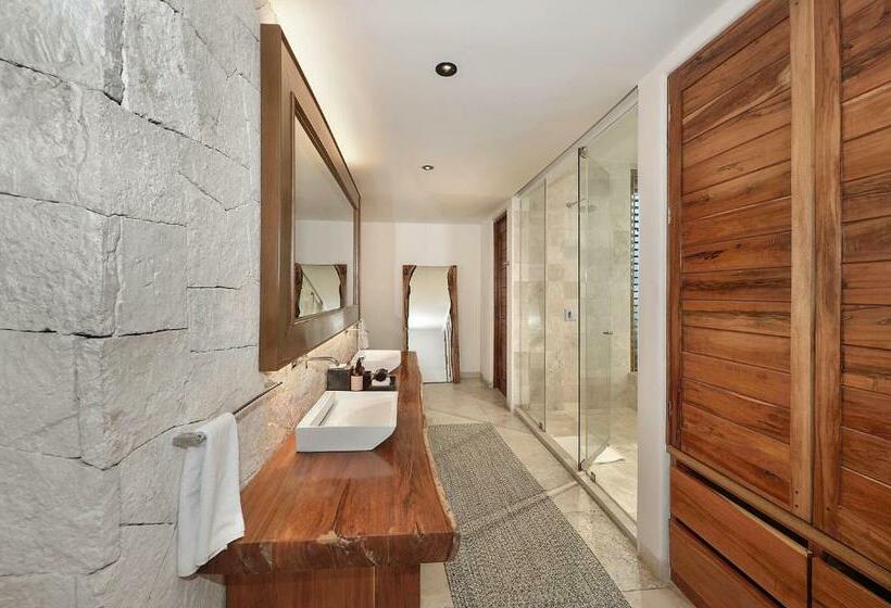 سوئیت مستر با چشمانداز دریا, Tago Tulum By G Hotels