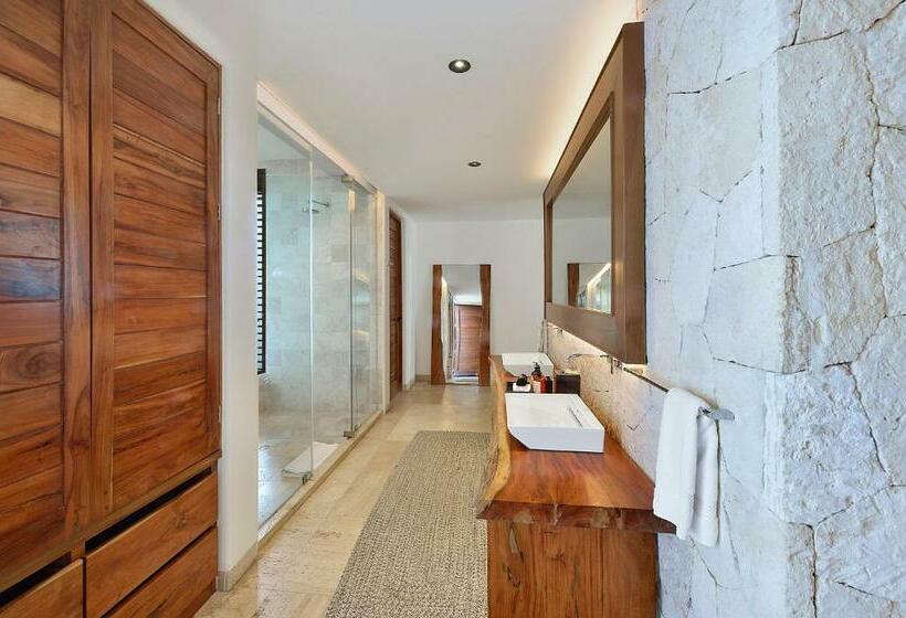 سوئیت مستر با چشمانداز دریا, Tago Tulum By G Hotels