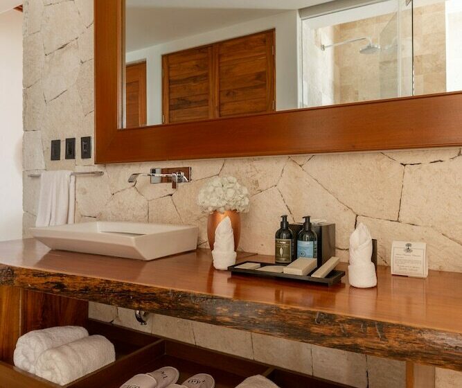 سوئیت مستر با چشمانداز دریا, Tago Tulum By G Hotels