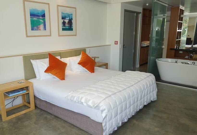 إستوديو ديلوكس, The Arrow