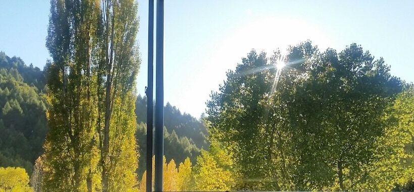 إستوديو ديلوكس, The Arrow