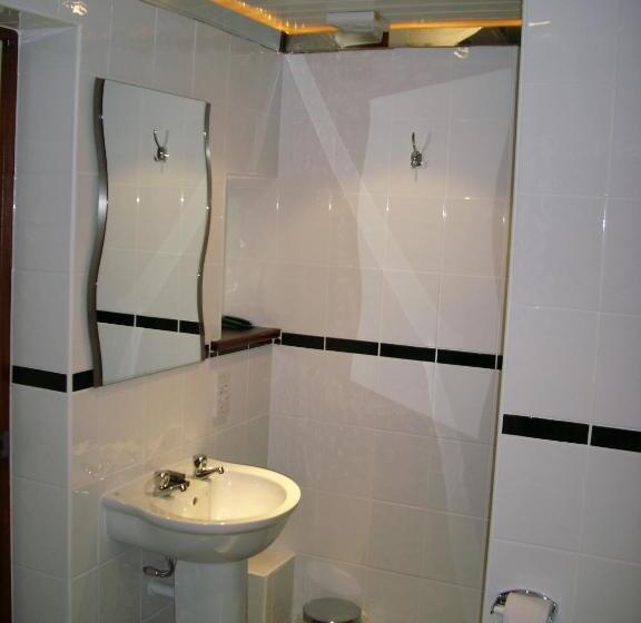 سوییت جونیور با بالکن, Undercliff Guest House