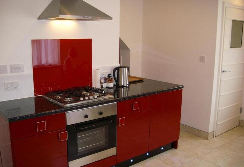 سوییت جونیور با بالکن, Undercliff Guest House