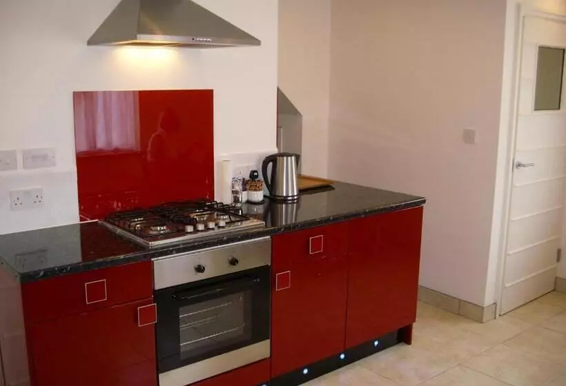 سوییت جونیور با بالکن, Undercliff Guest House