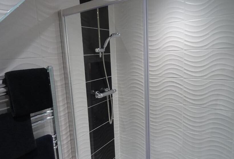 سوییت جونیور, Undercliff Guest House