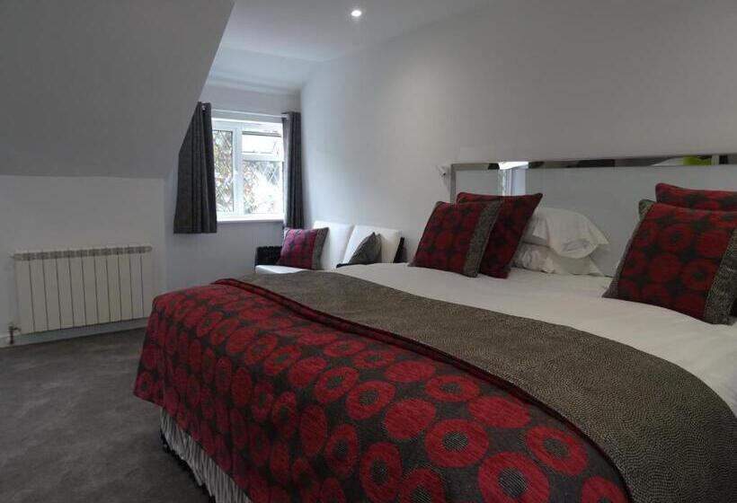 سوییت جونیور, Undercliff Guest House