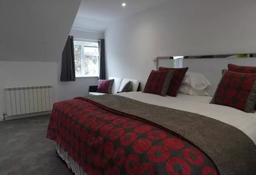 سوییت جونیور, Undercliff Guest House