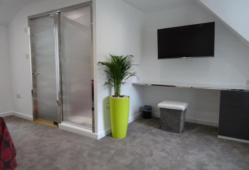 سوییت جونیور, Undercliff Guest House