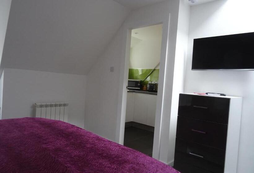 سوییت جونیور, Undercliff Guest House